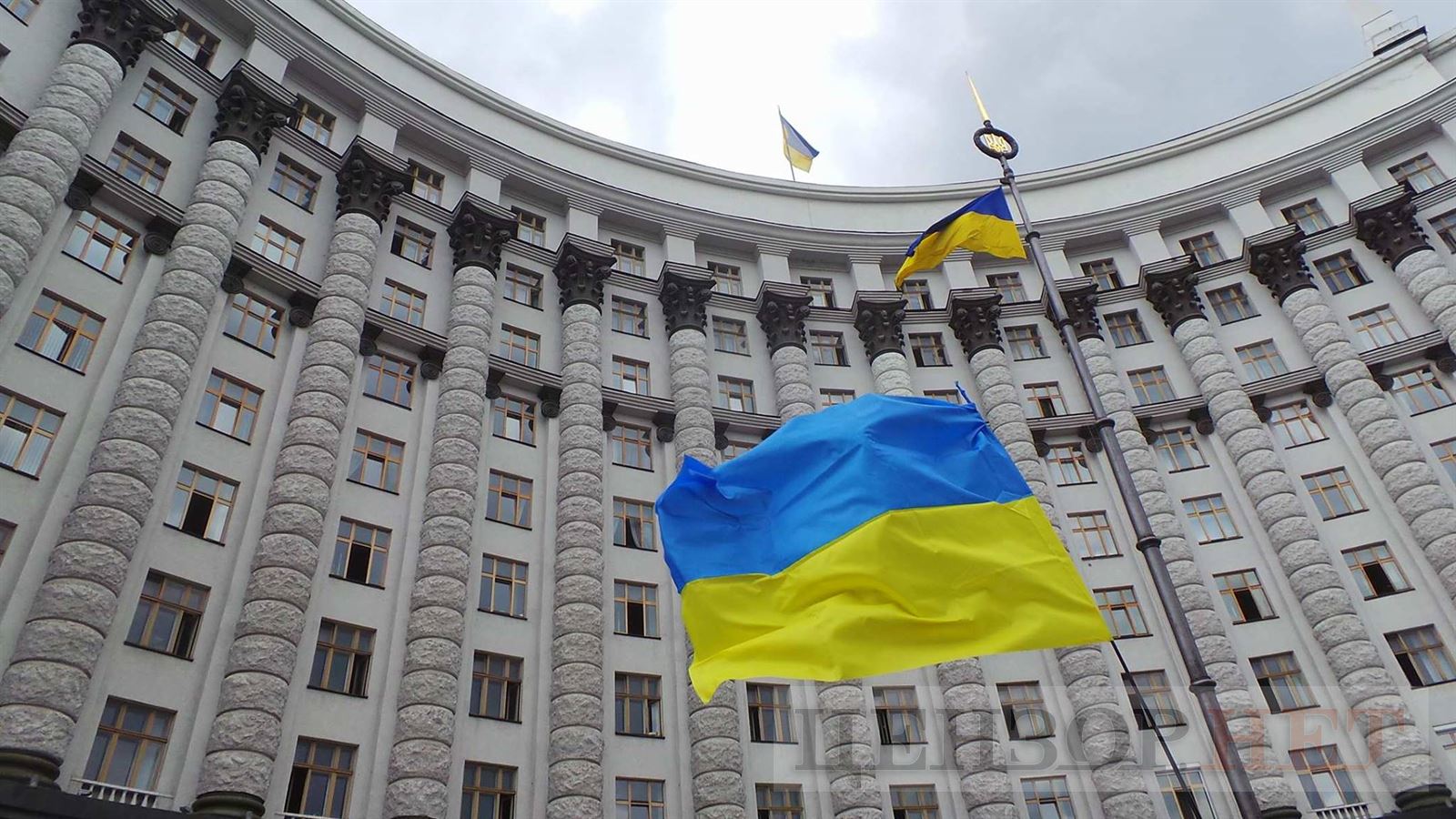 Кабмін збільшив вартість за оформлення електронної візи 